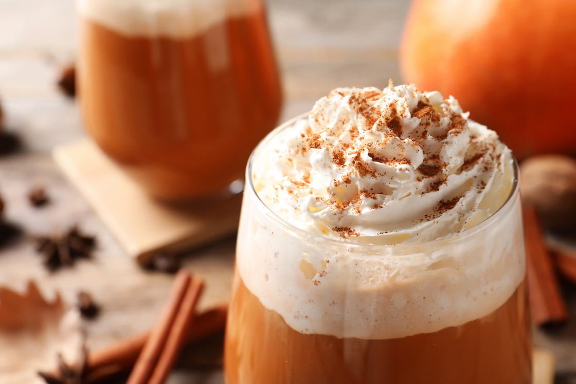 caffè latte w dyniowej odsłonie